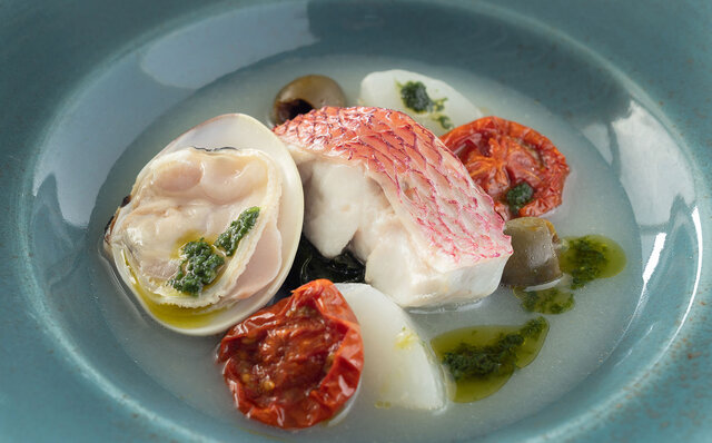 真冬でも楽しめる24時間ホットプールと、沖縄食材のシチリア仕立て。「星のや沖縄」は、計算された大人の楽園です｜TRAVEL