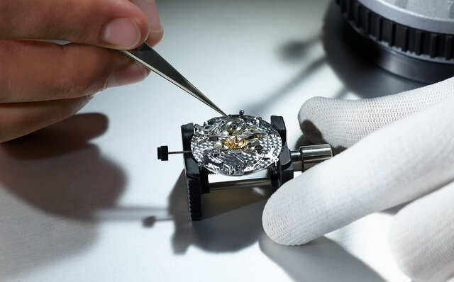 昔ながらのトリプルカレンダーが、モダンかつシャープな雰囲気のエッジモデルに生まれ変わりました|VACHERON CONSTANTIN 昔ながらのトリプルカレンダーが、モダンかつシャープな雰囲気のエッジモデルに生まれ変わりました|VACHERON CONSTANTIN