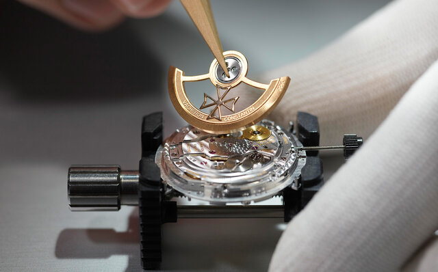 昔ながらのトリプルカレンダーが、モダンかつシャープな雰囲気のエッジモデルに生まれ変わりました|VACHERON CONSTANTIN 昔ながらのトリプルカレンダーが、モダンかつシャープな雰囲気のエッジモデルに生まれ変わりました|VACHERON CONSTANTIN