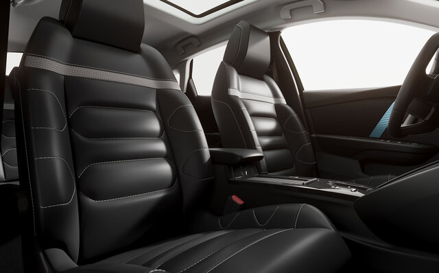 BEVモデルも登場──シトロエン、ハッチバックモデルの新型C4を発表｜Citroën