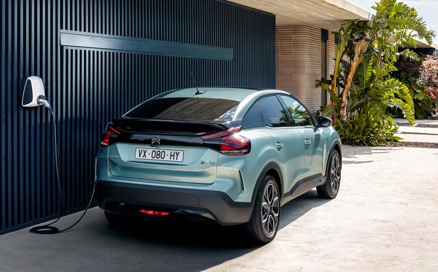 BEVモデルも登場──シトロエン、ハッチバックモデルの新型C4を発表｜Citroën