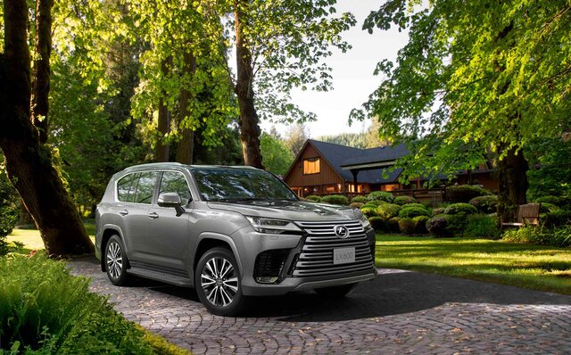 開発テーマは「どんな道でも楽に上質に」──レクサスのフラッグシップSUV、新型「LX」が発売|LEXUS 開発テーマは「どんな道でも楽に上質に」──レクサスのフラッグシップSUV、新型「LX」が発売|LEXUS