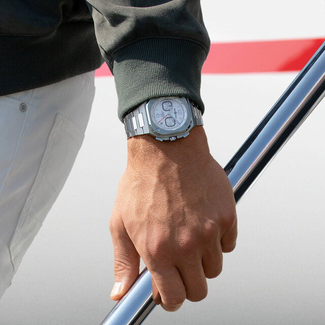数量限定250本！　都会的デザインにピュアなルックスを備えた新作「BR 05 CHRONOGRAPH WHITE HAWK」｜Bell & Ross