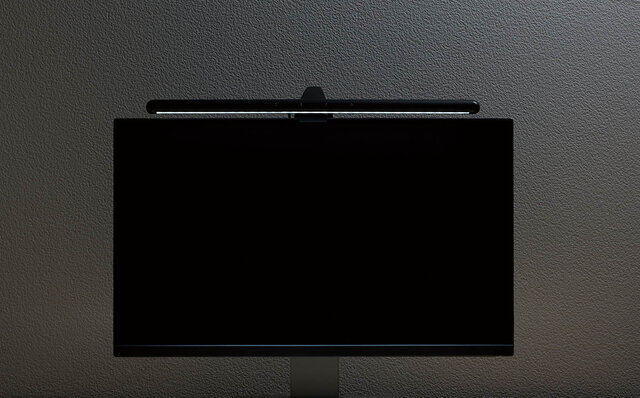 液晶ディスプレイに引っ掛けるだけの簡単設置。 手元を明るく照らす「ディスプレイライト」｜KINGJIM