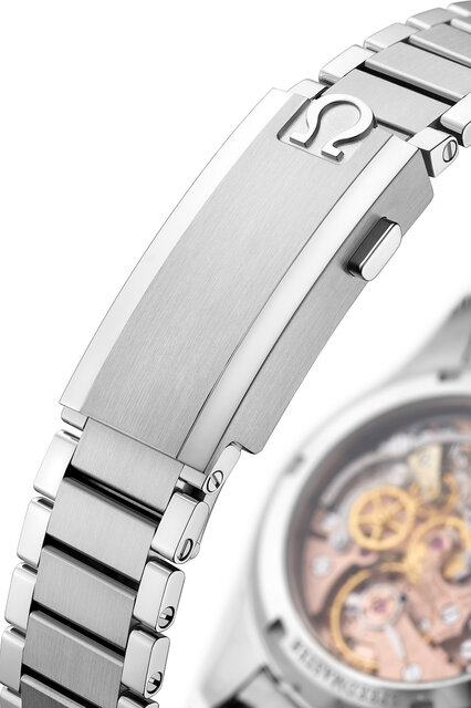ヴィンテージデザインにカノープスゴールド™のシャープな輝きをプラスしたプレシャスアイテム|OMEGA  ヴィンテージデザインにカノープスゴールド™のシャープな輝きをプラスしたプレシャスアイテム|OMEGA