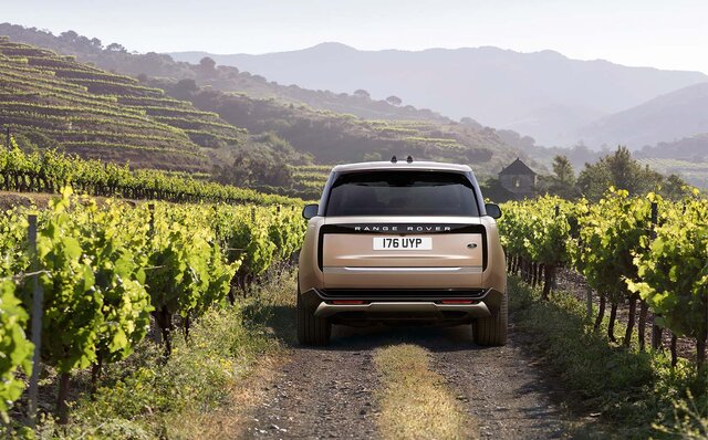 レンジローバーが9年ぶりのフルモデルチェンジ|Land Rover レンジローバーが9年ぶりのフルモデルチェンジ|Land Rover