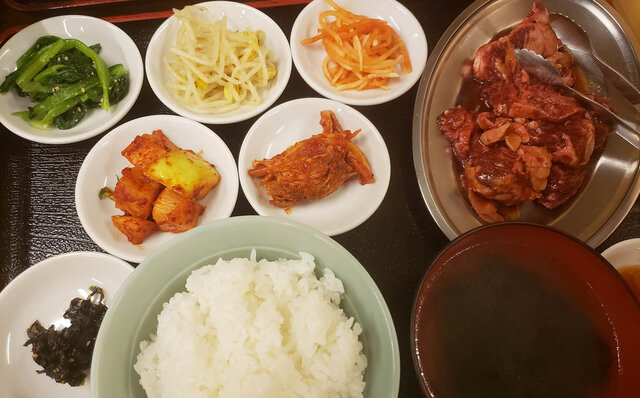 連載エッセイ|#ijichimanのぼやき「基本を守りながら、挑戦を続ける、『焼肉』」 連載エッセイ|#ijichimanのぼやき「基本を守りながら、挑戦を続ける、『焼肉』」