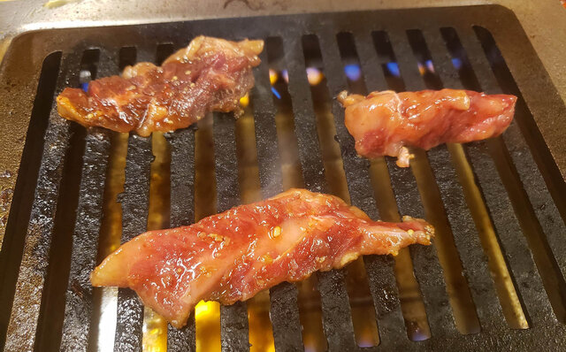連載エッセイ|#ijichimanのぼやき「基本を守りながら、挑戦を続ける、『焼肉』」 連載エッセイ|#ijichimanのぼやき「基本を守りながら、挑戦を続ける、『焼肉』」