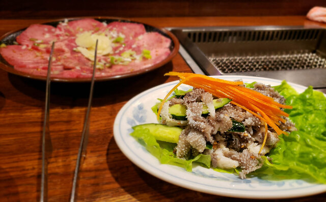 連載エッセイ|#ijichimanのぼやき「基本を守りながら、挑戦を続ける、『焼肉』」 連載エッセイ|#ijichimanのぼやき「基本を守りながら、挑戦を続ける、『焼肉』」