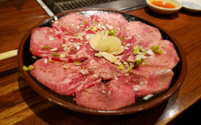 連載エッセイ|#ijichimanのぼやき「基本を守りながら、挑戦を続ける、『焼肉』」 連載エッセイ|#ijichimanのぼやき「基本を守りながら、挑戦を続ける、『焼肉』」