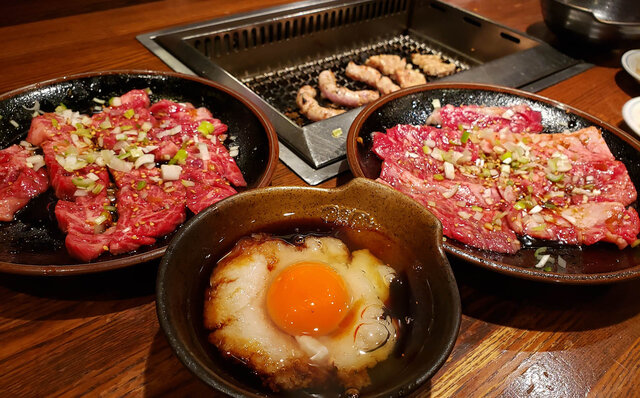 連載エッセイ|#ijichimanのぼやき「基本を守りながら、挑戦を続ける、『焼肉』」 連載エッセイ|#ijichimanのぼやき「基本を守りながら、挑戦を続ける、『焼肉』」