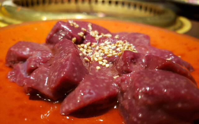 連載エッセイ|#ijichimanのぼやき「基本を守りながら、挑戦を続ける、『焼肉』」 連載エッセイ|#ijichimanのぼやき「基本を守りながら、挑戦を続ける、『焼肉』」