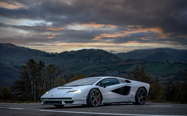 カウンタックLPI800-4が初めての公道走行を披露|Lamborghini カウンタックLPI800-4が初めての公道走行を披露|Lamborghini