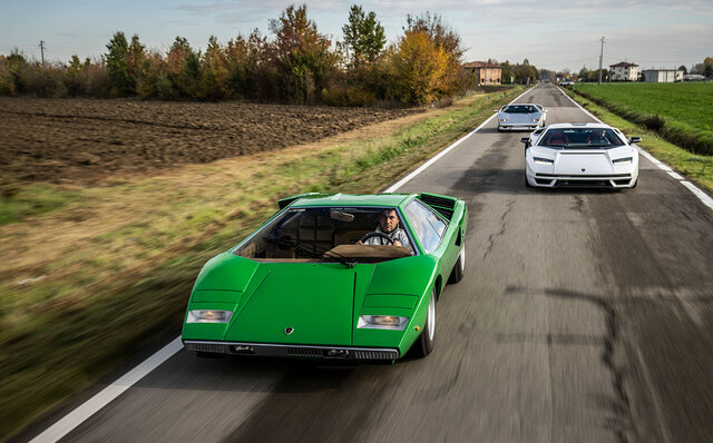 カウンタックLPI800-4が初めての公道走行を披露|Lamborghini カウンタックLPI800-4が初めての公道走行を披露|Lamborghini