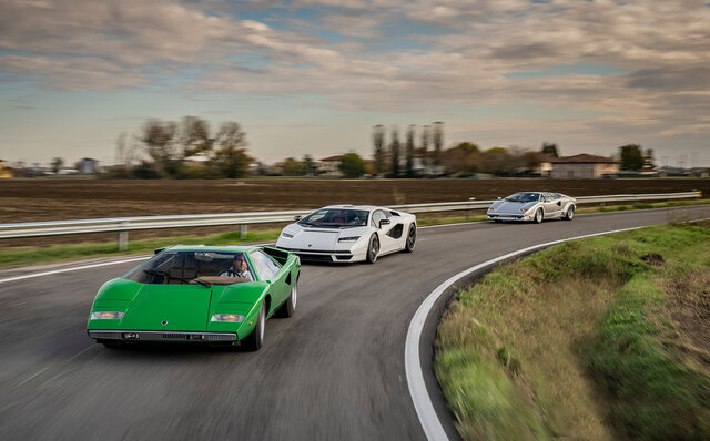 カウンタックLPI800-4が初めての公道走行を披露|Lamborghini カウンタックLPI800-4が初めての公道走行を披露|Lamborghini