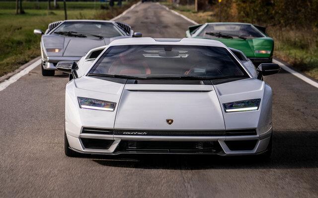 カウンタックLPI800-4が初めての公道走行を披露|Lamborghini カウンタックLPI800-4が初めての公道走行を披露|Lamborghini