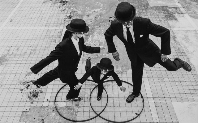 「RED」と銘打った写真家堀清英さんの思考の軌跡。 シャネル・ネクサス・ホールを真紅に染めた衝撃の写真展！