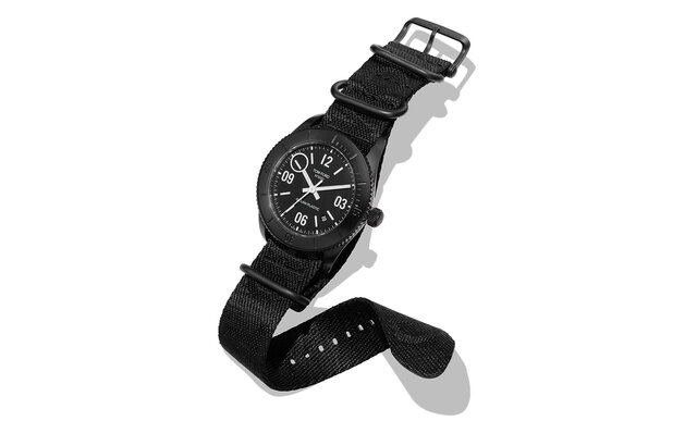 トム フォードが手掛けるサステナブルピース「OCEAN PLASTIC SPORT」|TOM FORD  トム フォードが手掛けるサステナブルピース「OCEAN PLASTIC SPORT」|TOM FORD