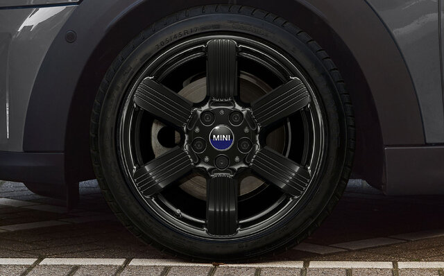 MINIに“自由に満ちた、個性の輝き”を表現する限定車が登場｜MINI