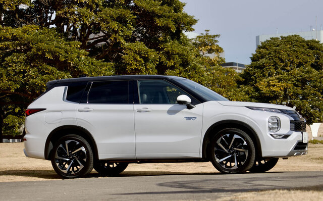 先代から大幅進化──三菱のフラッグシップSUV、新型「アウトランダーPHEV」に試乗｜MITSUBISHI