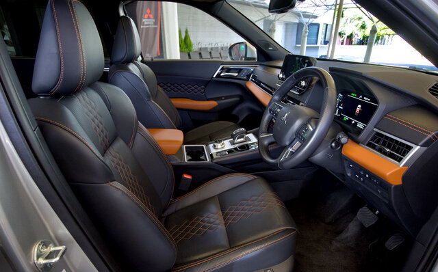 先代から大幅進化──三菱のフラッグシップSUV、新型「アウトランダーPHEV」に試乗｜MITSUBISHI