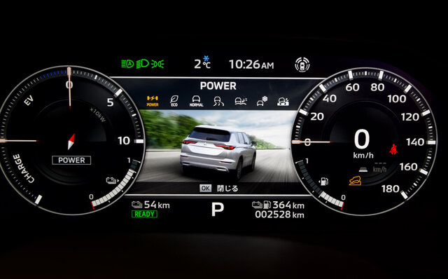 先代から大幅進化──三菱のフラッグシップSUV、新型「アウトランダーPHEV」に試乗｜MITSUBISHI