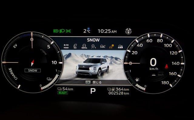 先代から大幅進化──三菱のフラッグシップSUV、新型「アウトランダーPHEV」に試乗｜MITSUBISHI