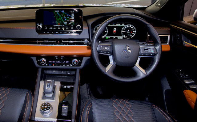 先代から大幅進化──三菱のフラッグシップSUV、新型「アウトランダーPHEV」に試乗｜MITSUBISHI