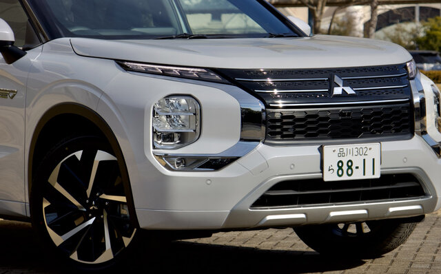 先代から大幅進化──三菱のフラッグシップSUV、新型「アウトランダーPHEV」に試乗｜MITSUBISHI