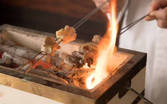 料理人の知識・手捌きを独占する和食版シェフズ・テーブル。「星のや軽井沢」究極のもてなしがここにあり!|TRAVEL 料理人の知識・手捌きを独占する和食版シェフズ・テーブル。「星のや軽井沢」究極のもてなしがここにあり!|TRAVEL