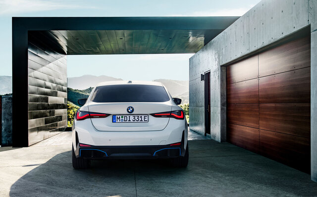 BMW 4シリーズにBEVモデルが誕生｜BMW