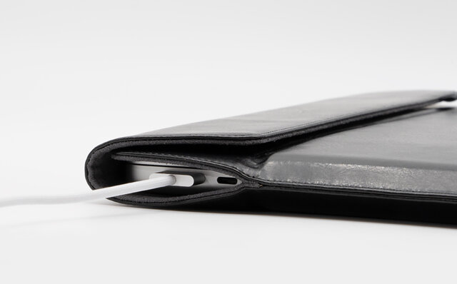 14インチMacBook Pro専用スリーブケースをオンラインで限定発売|Simplism 14インチMacBook Pro専用スリーブケースをオンラインで限定発売|Simplism