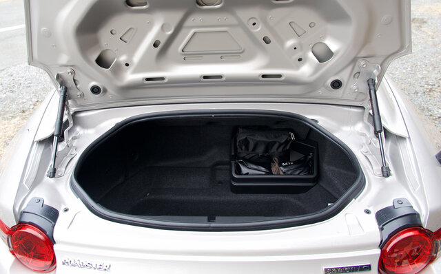 改良型マツダ ロードスターに試乗──KPCによる最高の走りを体感｜MAZDA 