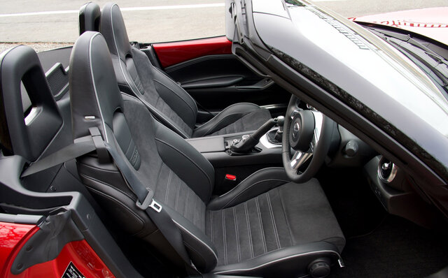 改良型マツダ ロードスターに試乗──KPCによる最高の走りを体感｜MAZDA 