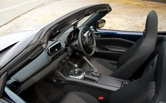 改良型マツダ ロードスターに試乗──KPCによる最高の走りを体感｜MAZDA 