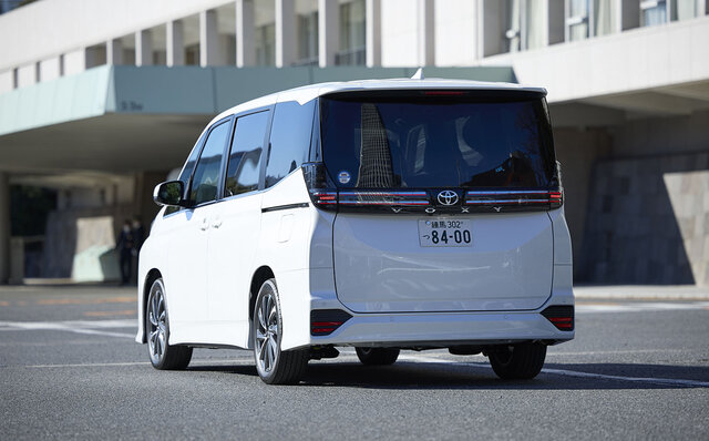 新型トヨタ ヴォクシーに試乗──走りと快適性が大幅に進化|TOYOTA 新型トヨタ ヴォクシーに試乗──走りと快適性が大幅に進化|TOYOTA