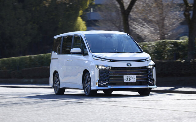 新型トヨタ ヴォクシーに試乗──走りと快適性が大幅に進化｜TOYOTA