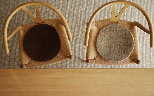 カーペットの製造過程における残糸を有効活用。ウール100%のチェアパッド|HOTTA CARPET カーペットの製造過程における残糸を有効活用。ウール100%のチェアパッド|HOTTA CARPET