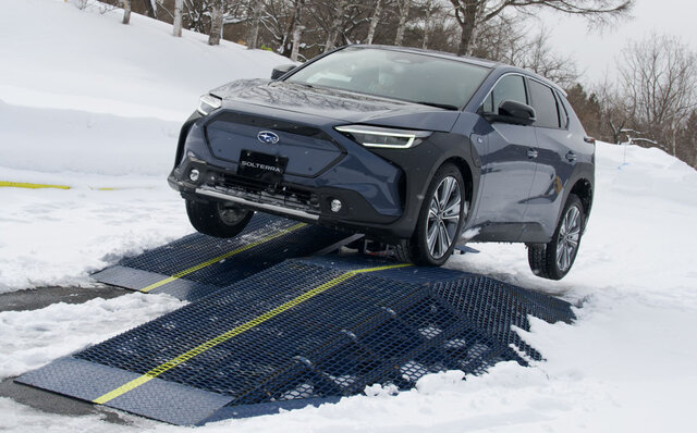 雪道での走破性に感嘆──スバル「ソルテラ」プロトタイプを雪上試乗|SUBARU 雪道での走破性に感嘆──スバル「ソルテラ」プロトタイプを雪上試乗|SUBARU