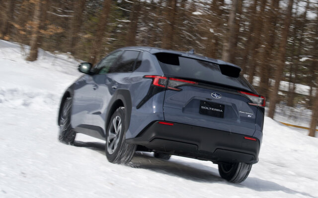 雪道での走破性に感嘆──スバル「ソルテラ」プロトタイプを雪上試乗|SUBARU 雪道での走破性に感嘆──スバル「ソルテラ」プロトタイプを雪上試乗|SUBARU