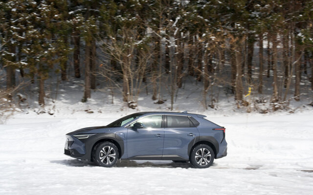 雪道での走破性に感嘆──スバル「ソルテラ」プロトタイプを雪上試乗|SUBARU 雪道での走破性に感嘆──スバル「ソルテラ」プロトタイプを雪上試乗|SUBARU