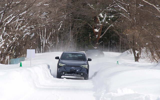 雪道での走破性に感嘆──スバル「ソルテラ」プロトタイプを雪上試乗|SUBARU 雪道での走破性に感嘆──スバル「ソルテラ」プロトタイプを雪上試乗|SUBARU