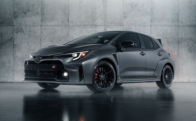 モリゾウこと豊田章男社長の強い思いが結実──1.6リッター3気筒304psのGRカローラ世界初披露｜TOYOTA