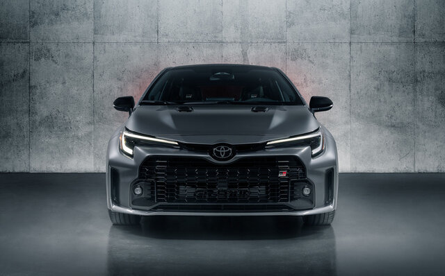 モリゾウこと豊田章男社長の強い思いが結実──1.6リッター3気筒304psのGRカローラ世界初披露｜TOYOTA