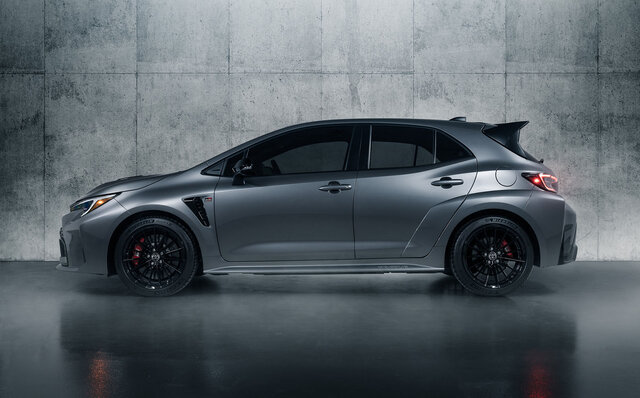 モリゾウこと豊田章男社長の強い思いが結実──1.6リッター3気筒304psのGRカローラ世界初披露｜TOYOTA