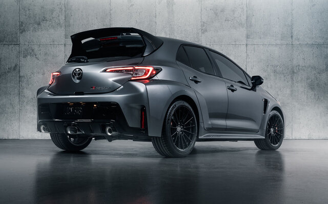 モリゾウこと豊田章男社長の強い思いが結実──1.6リッター3気筒304psのGRカローラ世界初披露｜TOYOTA