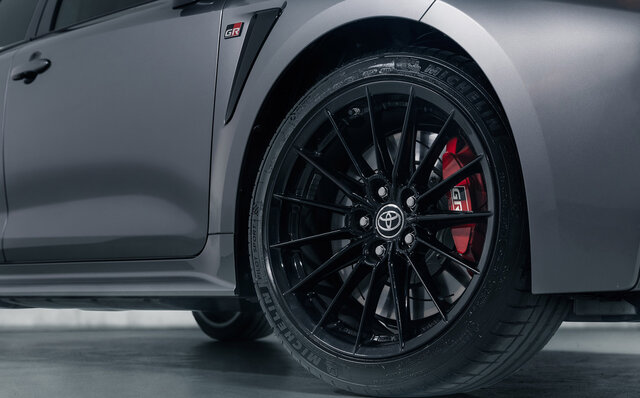 モリゾウこと豊田章男社長の強い思いが結実──1.6リッター3気筒304psのGRカローラ世界初披露｜TOYOTA