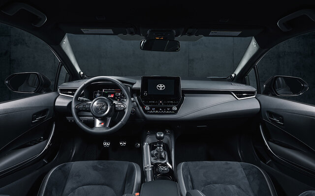 モリゾウこと豊田章男社長の強い思いが結実──1.6リッター3気筒304psのGRカローラ世界初披露｜TOYOTA