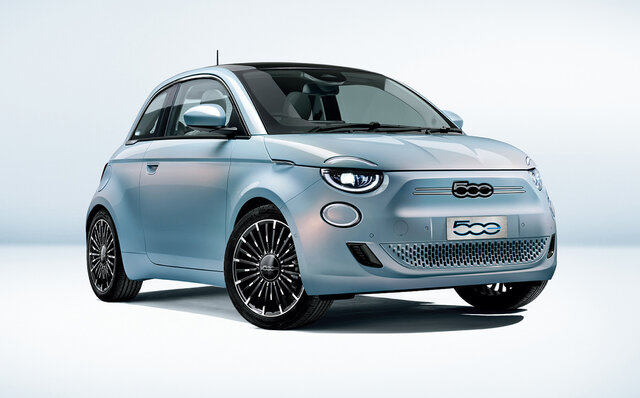 BEVになってもチンクエチェントの遊び心は健在──アイコニックなデザインを受け継いだフィアット初のBEV「500e」が誕生｜FIAT