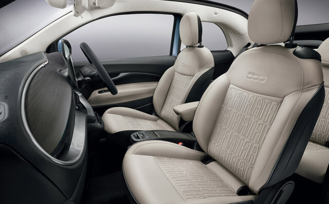 BEVになってもチンクエチェントの遊び心は健在──アイコニックなデザインを受け継いだフィアット初のBEV「500e」が誕生｜FIAT